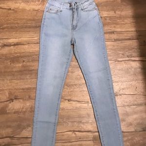 FashionNova High Jeans size 5/6 fits more like a 5